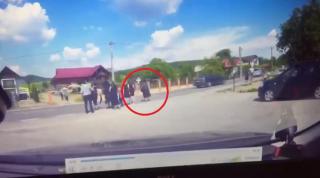 Impact mortal suprins live la Coldău, în Bistriţa! O femeie care venea de la priveghi a fost spulberată de o maşină şi aruncată zeci de metri pe caldarâm