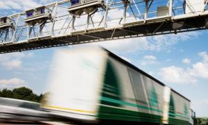 Peste 3.300 de şoferi vor primi înapoi banii plătiţi pe amenzile pentru depăşirea vitezei pe o autostradă din Germania. Radarele erau setate greşit