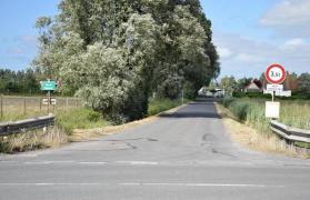 O firmă românească de transport din Franţa a fost închisă de primarul localităţii în care îşi avea sediul. Vecinii depuseseră zeci de plângeri