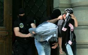 Descinderi masive la clanul Cofenilor din Borşa. Patru dintre frații Cofa și doi polițiști de frontieră, săltaţi de mascaţi