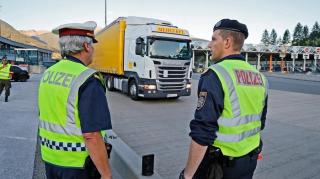 Un şofer român de camion a fost luat la bătaie de un şofer polonez, într-o parcare din Austria. A ajuns la spital cu răni grave la cap