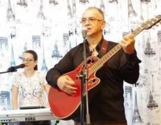 A murit cântăreţul Cezar Dinescu Papito, fost membru al Mircea Rusu Band, într-un stupid accident la iarbă verde