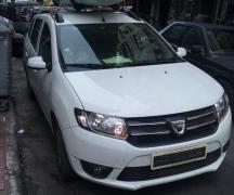 Familie de români, cu doi copii mici, blocată zece zile la Atena după ce tatăl a parcat în loc nepermis. Ce păţeşti în Grecia dacă parchezi ilegal