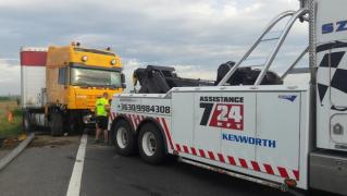 Accident cu trei români răniţi grav în Ungaria. Un TIR şi o camionetă, ambele înmatriculate în România, s-au ciocnit la 20 de km de graniţă