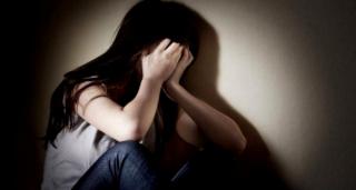 Elevă batjocorită de profesor, într-o şcoală din Cluj. Fata rămăsese în clasă, după program, ca să aştepte microbuzul