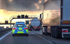Un şofer român de camion a fost prins conducând rupt de beat, în Germania. Fiul lui de 12 ani era în cabină, îl însoţea în cursă