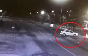 Video cu momentul în care adolescenţii ucigaşi din Timiş urcă în taxi. Băieţii îl omoară pe şofer, apoi demarează în trombă (Video)