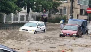 Imagini apocaliptice la Tulcea după o rupere de nori care a inundat tot oraşul