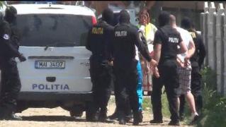 SMURD-ul, atacat cu furci şi topoare la Botoşani. Medicii s-au baricadat în ambulanţă de frică, 3 echipaje de poliţie au intervenit