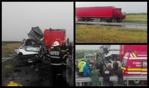 Doi morţi şi doi răniţi grav, după ce un microbuz de pasageri s-a izbit de un TIR, pe o şosea din Brăila. Imagini teribile