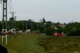 O fetiţă de 6 ani a murit, spulberată împreună cu mama ei pe marginea drumului, de o şoferiţă, la Viile, în Galaţi. Mama a fost preluată de elicopterul SMURD