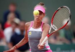 Mihaela Buzărnescu jucând la Roland Garros