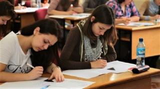 Încep înscrierile pentru pentru Evaluarea Naţională 2018, clasa a VIII-a. Calendarul examenelor și modele de subiecte