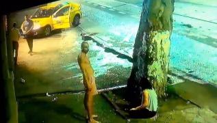 Cine este tânărul care şi-a bătut crunt mama în miez de noapte, pe o stradă din Capitală. Bărbatul de 40 de ani are afecţiuni psihice