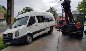 Microbuz cu 17 călători spulberat de un camion, în Dâmboviţa