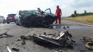 Accident groaznic cu 3 maşini pe DN1, la Băicoi. Sunt 5 victime, intervine descarcerarea, SMURD