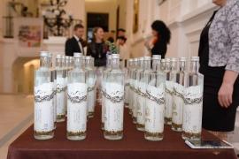 Apă românească, pe mesele bogaţilor, la Festivalul de Film de la Cannes