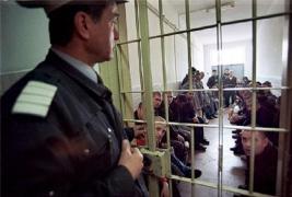 Condamnările de până la un an, executate şi în arest la domiciliu. Legea a trecut de Parlament