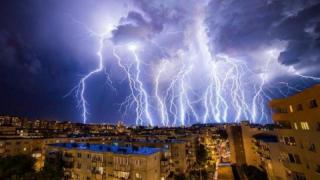 Alertă meteo cu efect imediat. O furtună puternică va lovi în scurt timp mai multe judeţe