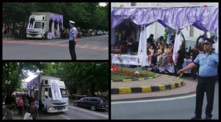 Maneliştii au cântat lângă sicriu până la cimitir. Înmormântarea lui Paris a blocat traficul în Focşani