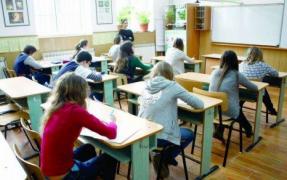 Evaluare naţională clasa a VIII-a. Ultima zi de şcoală pentru absolvenţii de gimnaziu
