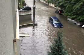 Furtună teribilă la Cluj! Apa a atins un metru, pe străzile oraşului (video)