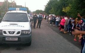 O fetiţă de cinci ani a dispărut de acasă, la Livezi, în Bacău, iar sătenii sunt îngroziţi: "Cred că o mănâncă de vie!"