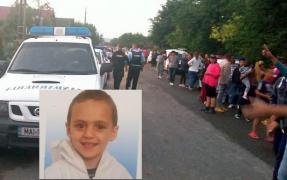 Ea e fetița de 5 ani dispărută la Livezi, în Bacău. Zeci de pompieri, poliţişti şi localnici o căută pe Elena cu disperare