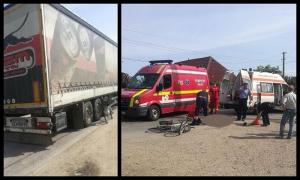 Accident cumplit în Maramureș. Un biciclist a căzut sub TIR după ce șoferul camionului a vrut să-l depășească. Imagini cu puternic impac emoțional