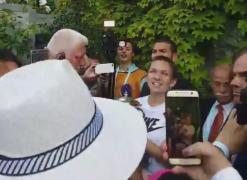 Simona Halep în mijlocul fanilor români, la Roland Garros