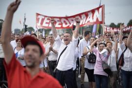 Liviu Dragnea a spus la mitingul PSD că a fost ales albul ca simbol al întâlnirii, pentru că ei "curăţă ţara de mizeria împrăştiată de şobolani"