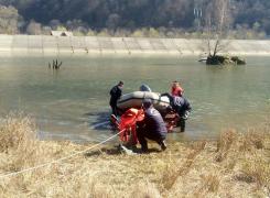 Turiști în pericol de moarte după ce au rămas blocați din cauza unei viituri în Argeș