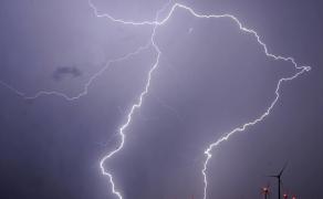 ANM a actualizat prognoza meteo. Coduri galben şi portocaliu de vreme severă în mai multe judeţe, până la ora 18.00