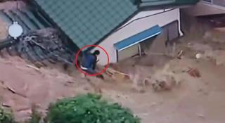 Imagini apocaliptice în Japonia, în urma inundaţiilor. Case înghiţite de ape, maşini îngropate în moloz: "Am cerut să se pregătească pentru ce e mai rău" (Video)