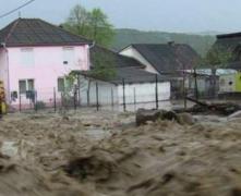 Tragedie cumplită în Tulcea! O mamă și copilul ei au murit după ce au fost luați de ape la Măgurele. Pompierii caută cu disperare un alt adult și un copil