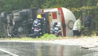 Alertă pe Autostrada Soarelui. S-a răsturnat o cisternă cu kerosen, circulaţia blocată