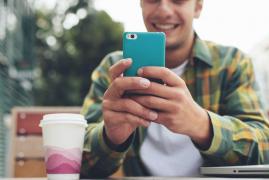 5 metode prin care poți să îți faci vechiul telefon să arate și să funcționeze ca unul nou