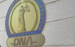 Sigla de la intrarea în sediul DNA