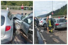 Accident cu trei maşini ciocnite la Predeal, Braşov