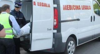 Bărbat mort pe stradă, la Satu Mare, într-o poziţie ciudată. Trecătorii credeau că e beat, bărbatul murise