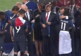 Vladimir Putin, umilit de un jucător francez la ceremonia de decernare a medaliilor, după finala Cupei Mondiale