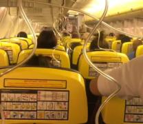 33 de pasageri au ajuns la spital după ce un avion s-a depresurizat