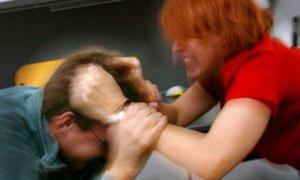 Un dascăl din Vaslui a fost snopit în bătaie de concubina sa