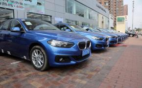 BMW-uri în valoare de peste 12 milioane de euro, distruse complet după ce au fost parcate lângă un munte de nisip. Alte 3.500 au nevoie de service