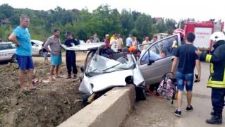 Tânăr din Vlădeşti distrus pe viaţă, după ce s-a lovit cu faţa de volanul maşinii