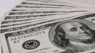 O fetiţă româncă de 11 ani a fost arestată în Statele Unite. Avea sub fustă o pungă plină cu mii de dolari