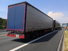 Un şofer român a fost prins la mijloc într-un accident cu 4 TIR-uri, pe o autostradă din Germania