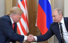 Vladimir Putin şi Donald Trump, strângere de mână la Helsinki