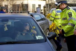 Şofer teribilist, prins gonind cu peste 200 de kilometri pe oră la un drum naţional din Buzău