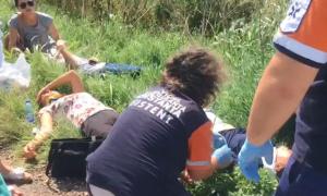 Oameni întinși pe câmp după un accident la Movilita in Constanta